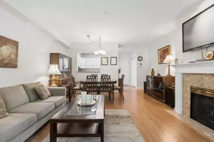 Family Room Photo of 304 2059 Chesterfield Avenue, North Vancouver, BC