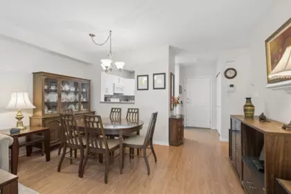 Kitchen Photo of 304 2059 Chesterfield Avenue, North Vancouver, BC