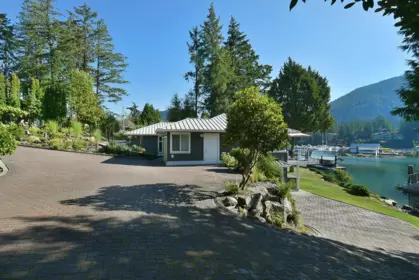 Dining Area Photo of 12828 Gilden Road, Madeira Park, BC