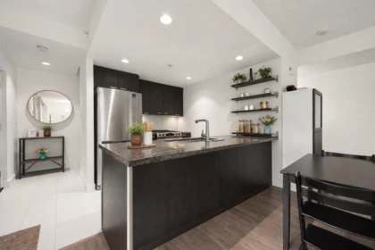 103 2232 Douglas Road, Burnaby, BC, Burnaby — Townhouse for sale