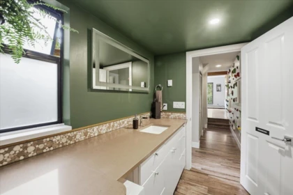 Entry Foyer Photo of 4440 Marion Road, North Vancouver, BC