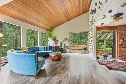 Kitchen Island Photo of 4440 Marion Road, North Vancouver, BC