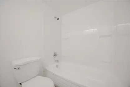 Guest Bathroom Photo of 107 15020 North Bluff Road, White Rock, BC