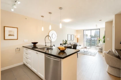 608 2982 Burlington Drive, Coquitlam, BC, Coquitlam — Apartment/Condo for sale