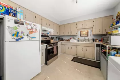 Laundry Room Photo of 140-142 St. Patricks Avenue, North Vancouver, BC