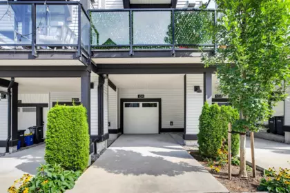Front Yard Photo of 104 7967 197 Street, Langley, BC