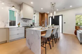 1 2256 E Pender Street, Vancouver, BC