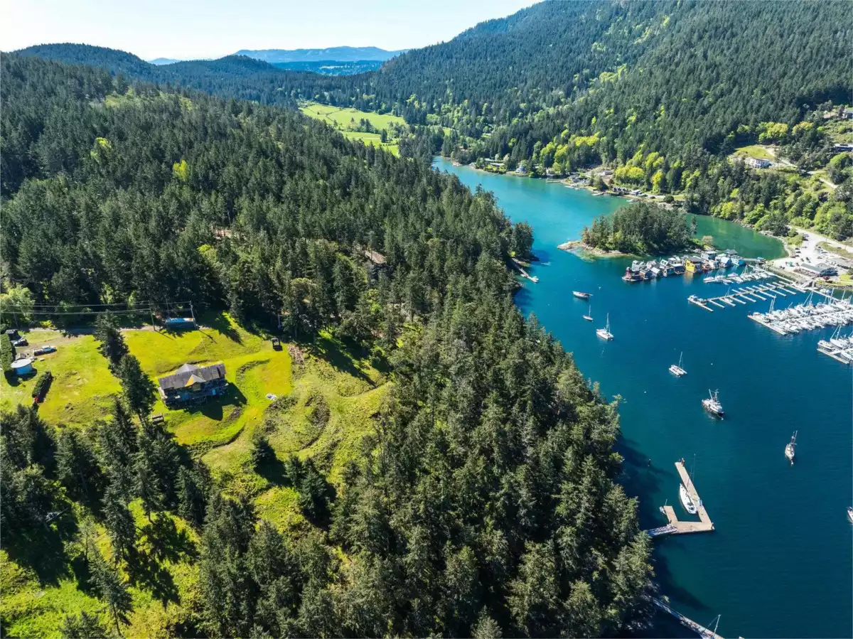 Kitchen Photo of 6748 Stoney Hill Road, No City Value, BC