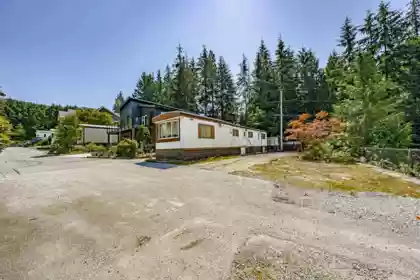 Kitchen Island Photo of 46 3295 Sunnyside Road, Anmore, BC
