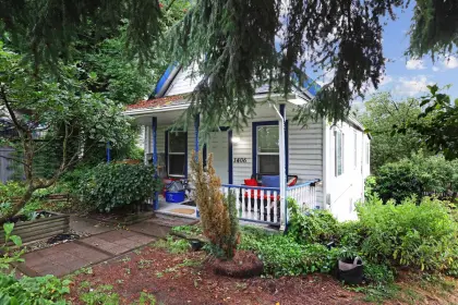 1406 Fifth Avenue, New Westminster, BC, New westminster — Single Family Residence for sale