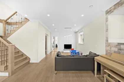8052 19 Avenue, Burnaby, BC, Burnaby — Half Duplex for sale