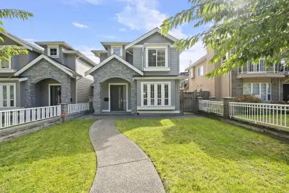 8052 19 Avenue, Burnaby, BC, Burnaby — Half Duplex for sale