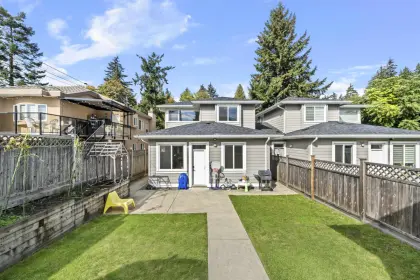 8052 19 Avenue, Burnaby, BC, Burnaby — Half Duplex for sale