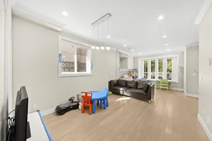 8052 19 Avenue, Burnaby, BC, Burnaby — Half Duplex for sale