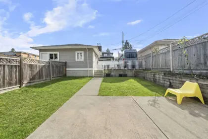 8052 19 Avenue, Burnaby, BC, Burnaby — Half Duplex for sale