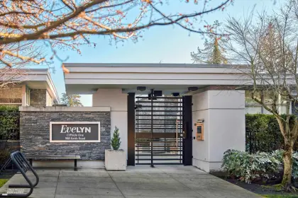 301 988 Keith Road, West Vancouver, BC, West vancouver — Apartment/Condo for sale