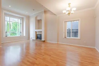 4989 Smith Avenue, Burnaby, BC, Burnaby — Half Duplex for sale