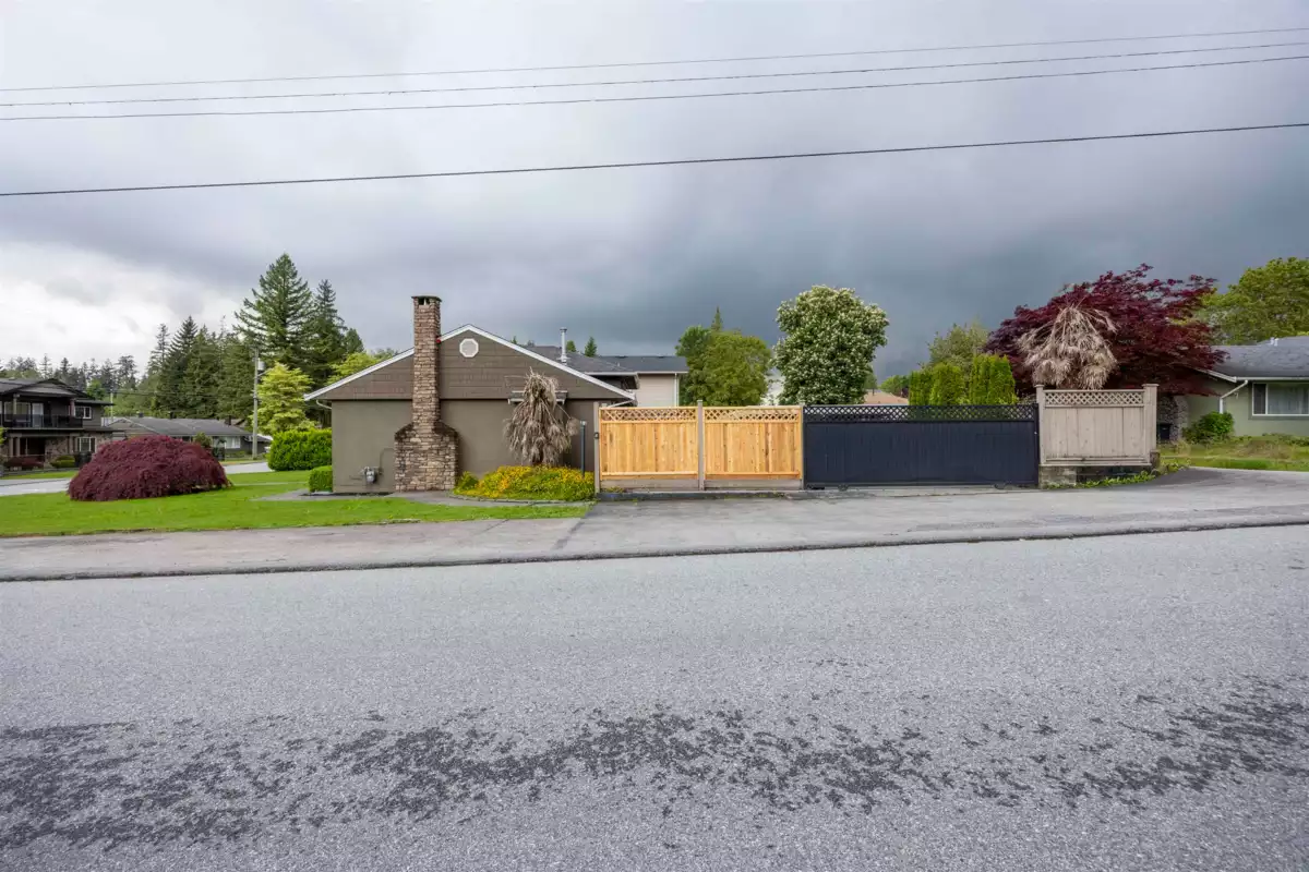 Backyard Photo of 1009 Foster Avenue, Coquitlam, BC