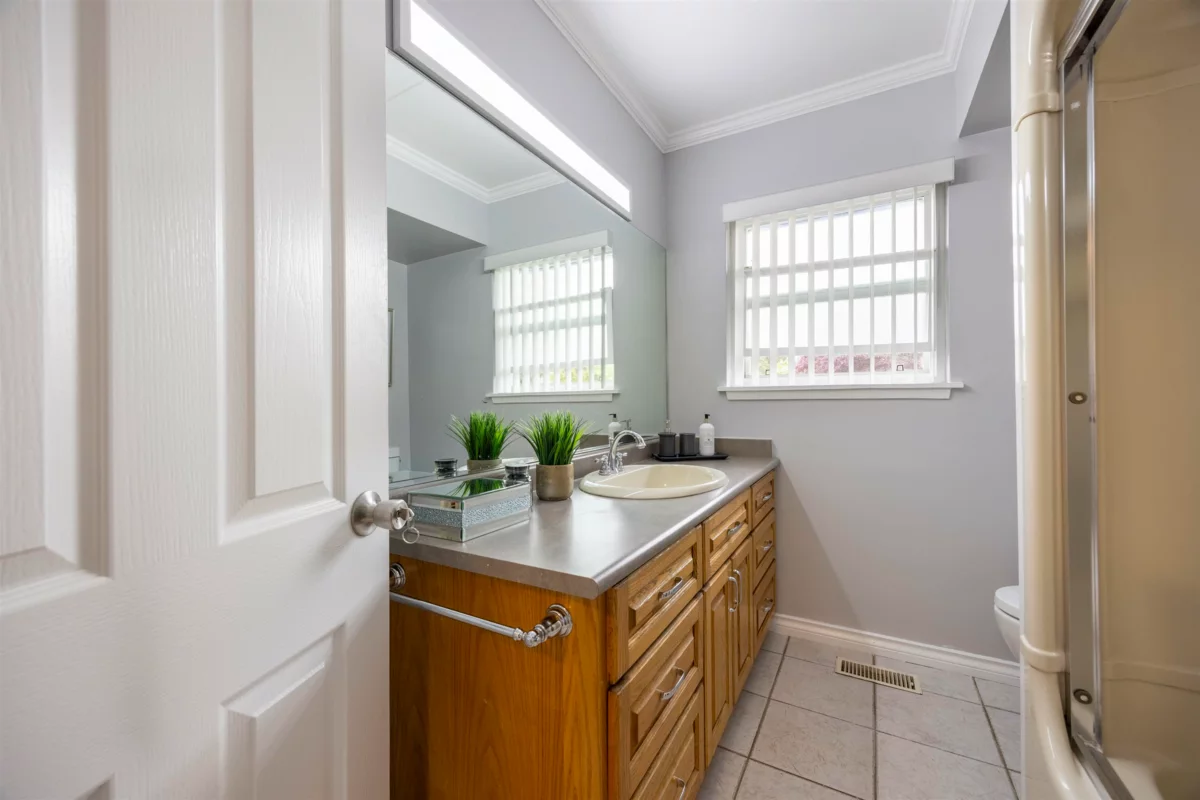 Basement Recreation Room Photo of 1009 Foster Avenue, Coquitlam, BC