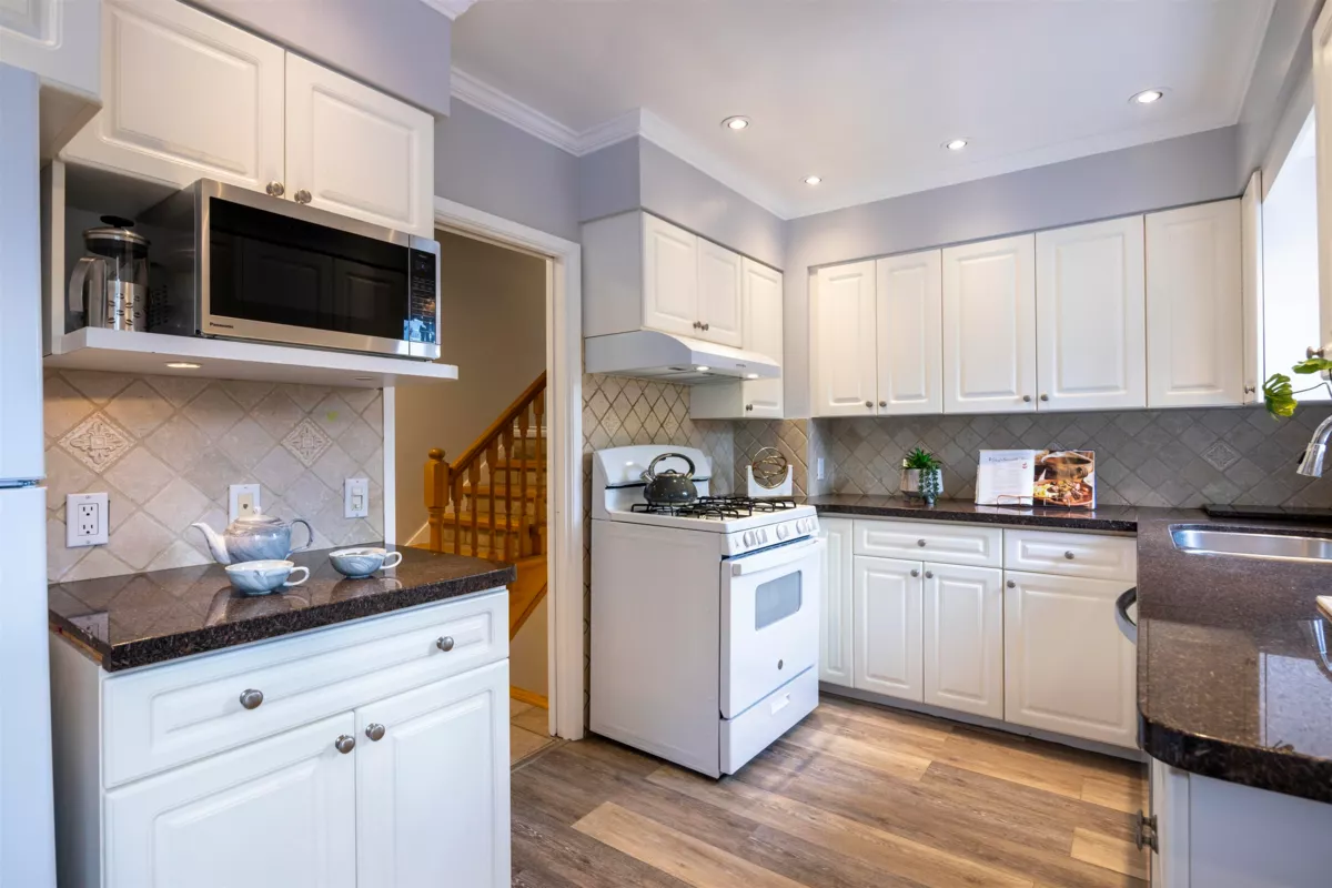 Breakfast Nook Photo of 1009 Foster Avenue, Coquitlam, BC