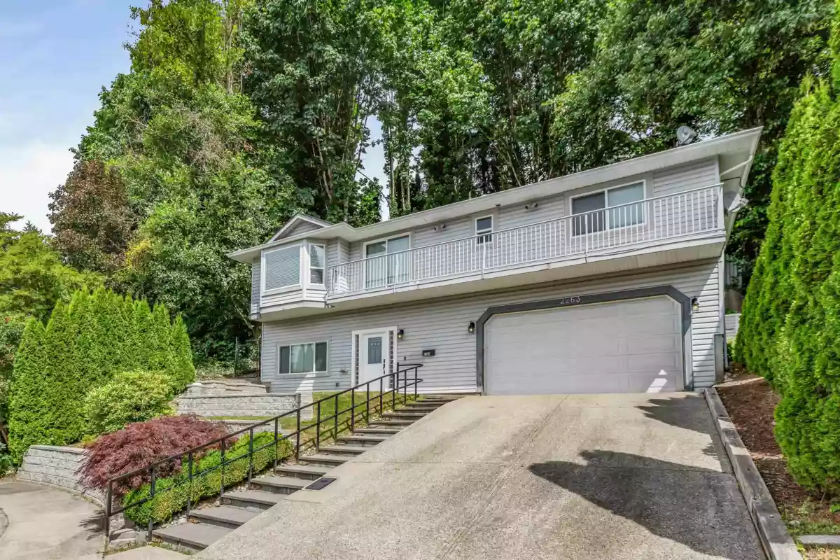 Exterior Front Photo of 2263 Sentinel Drive, Abbotsford, BC