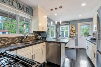 Breakfast Nook Photo of 5029 6 Avenue, Delta, BC