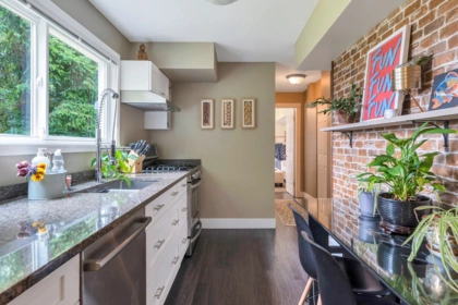 Entry Foyer Photo of 5029 6 Avenue, Delta, BC