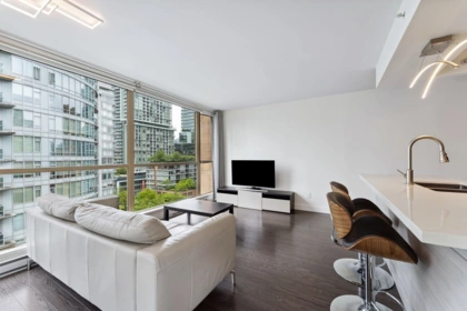 1303 822 Homer Street, Vancouver, BC, Vancouver — Apartment/Condo for sale