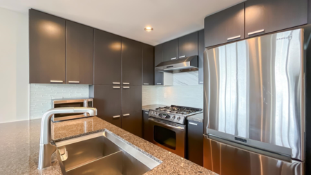 2402 2232 Douglas Road, Burnaby, BC, Burnaby — Apartment/Condo for sale