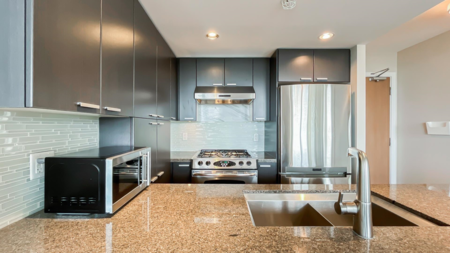 2402 2232 Douglas Road, Burnaby, BC, Burnaby — Apartment/Condo for sale