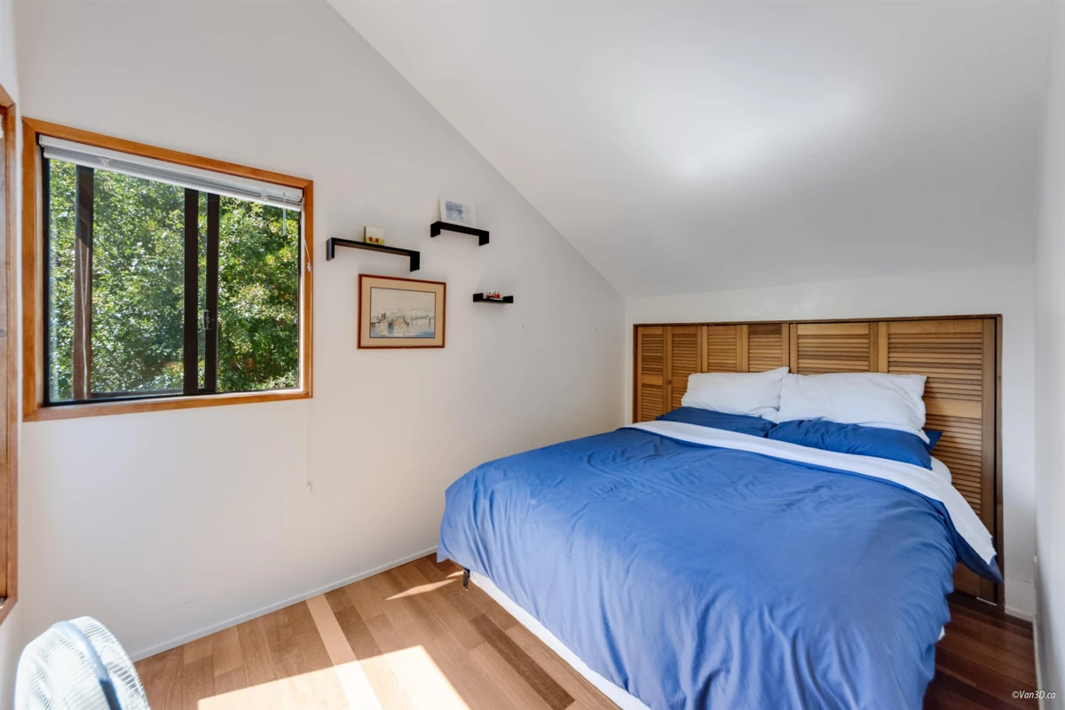 Entry Foyer Photo of 1115 Lenora Road, Bowen Island, BC