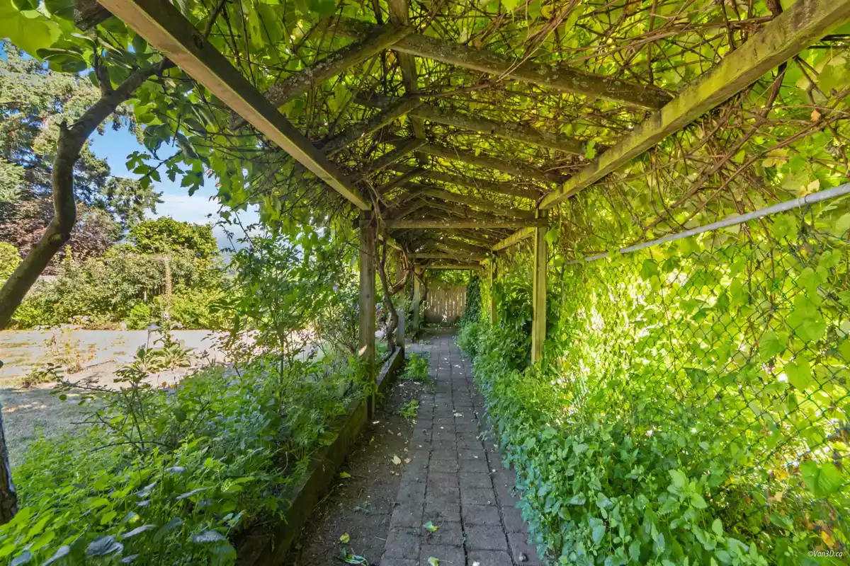 Hallway Photo of 1115 Lenora Road, Bowen Island, BC