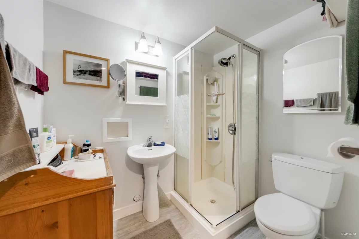 Hot Tub / Spa Photo of 1115 Lenora Road, Bowen Island, BC