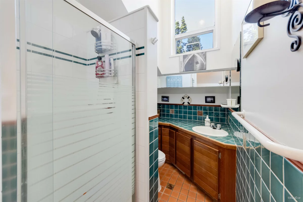 Laundry Room Photo of 1115 Lenora Road, Bowen Island, BC