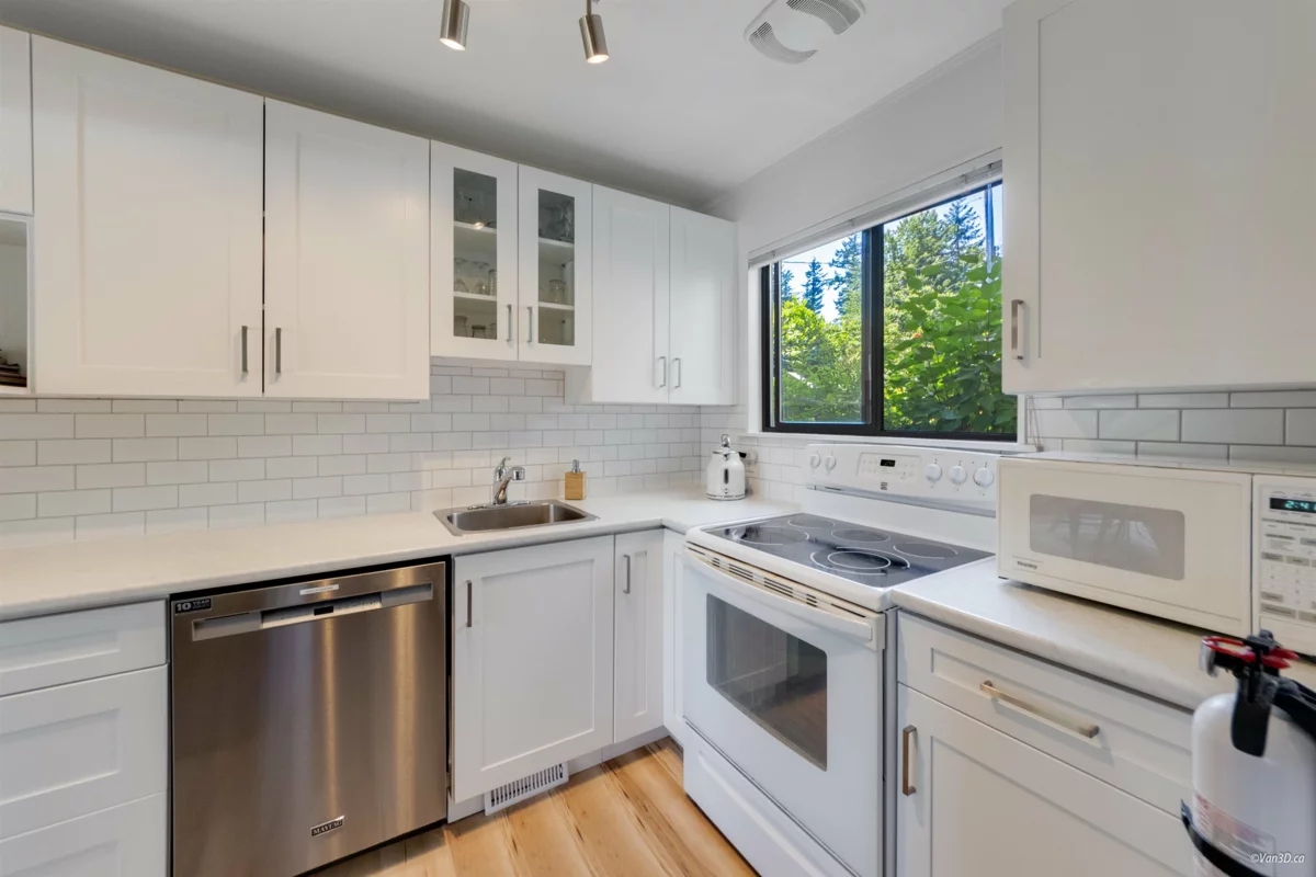 Powder Room Photo of 1115 Lenora Road, Bowen Island, BC