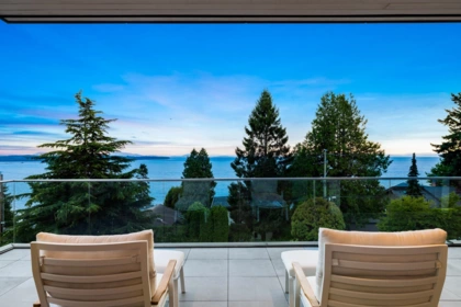 Breakfast Nook Photo of 15493 Royal Avenue, White Rock, BC