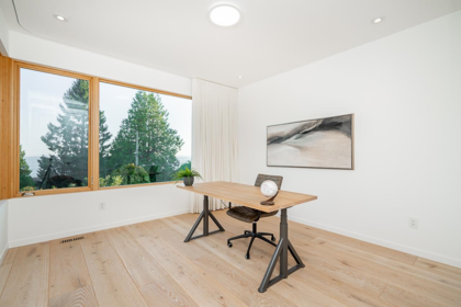 Mudroom Photo of 15493 Royal Avenue, White Rock, BC