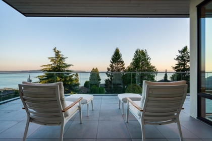 Swimming Pool Photo of 15493 Royal Avenue, White Rock, BC