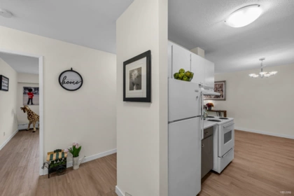 209 6420 Buswell Street, Richmond, BC, Richmond — Apartment/Condo for sale