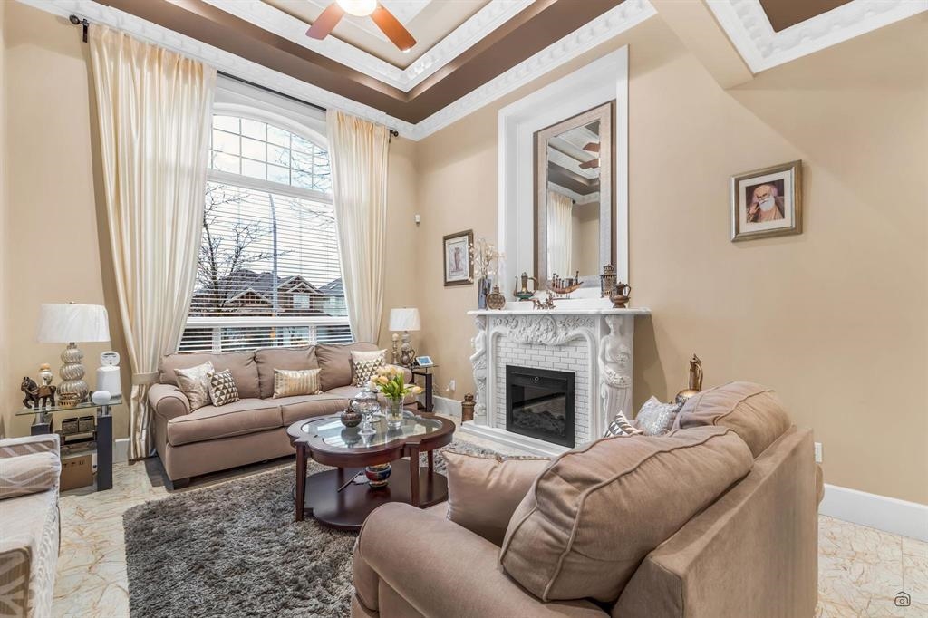 Kitchen Photo of 14456 76 Avenue, Surrey, BC