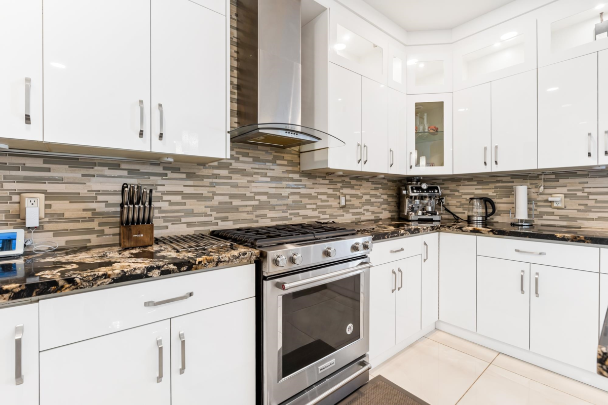 Breakfast Nook Photo of 23717 110 Avenue, Maple Ridge, BC