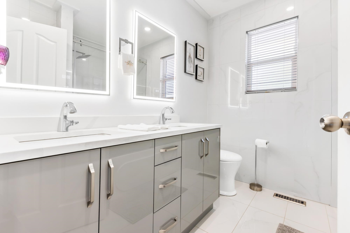 Entry Foyer Photo of 23717 110 Avenue, Maple Ridge, BC