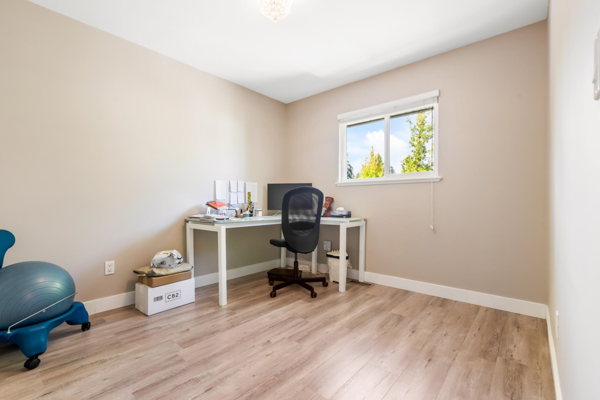 Staircase Photo of 23717 110 Avenue, Maple Ridge, BC