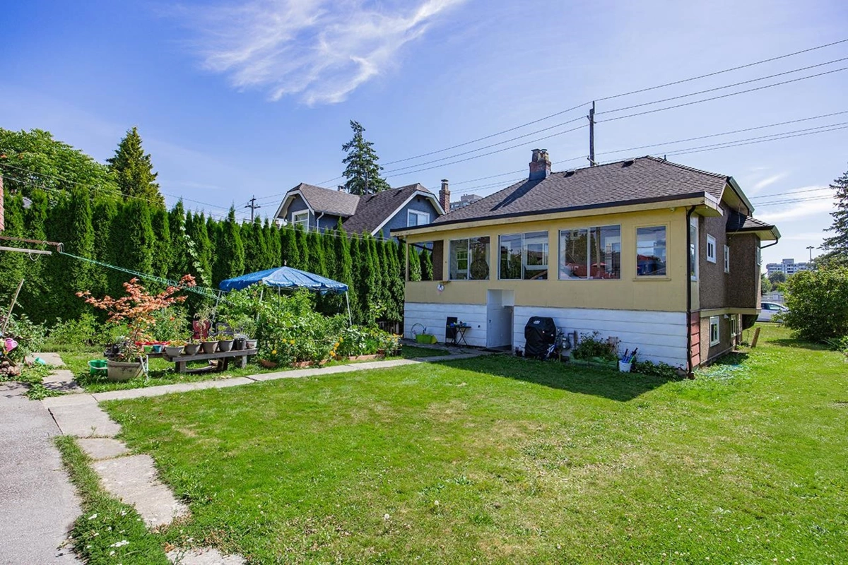 Living Room Photo of 815 Eighth Avenue, New Westminster, BC