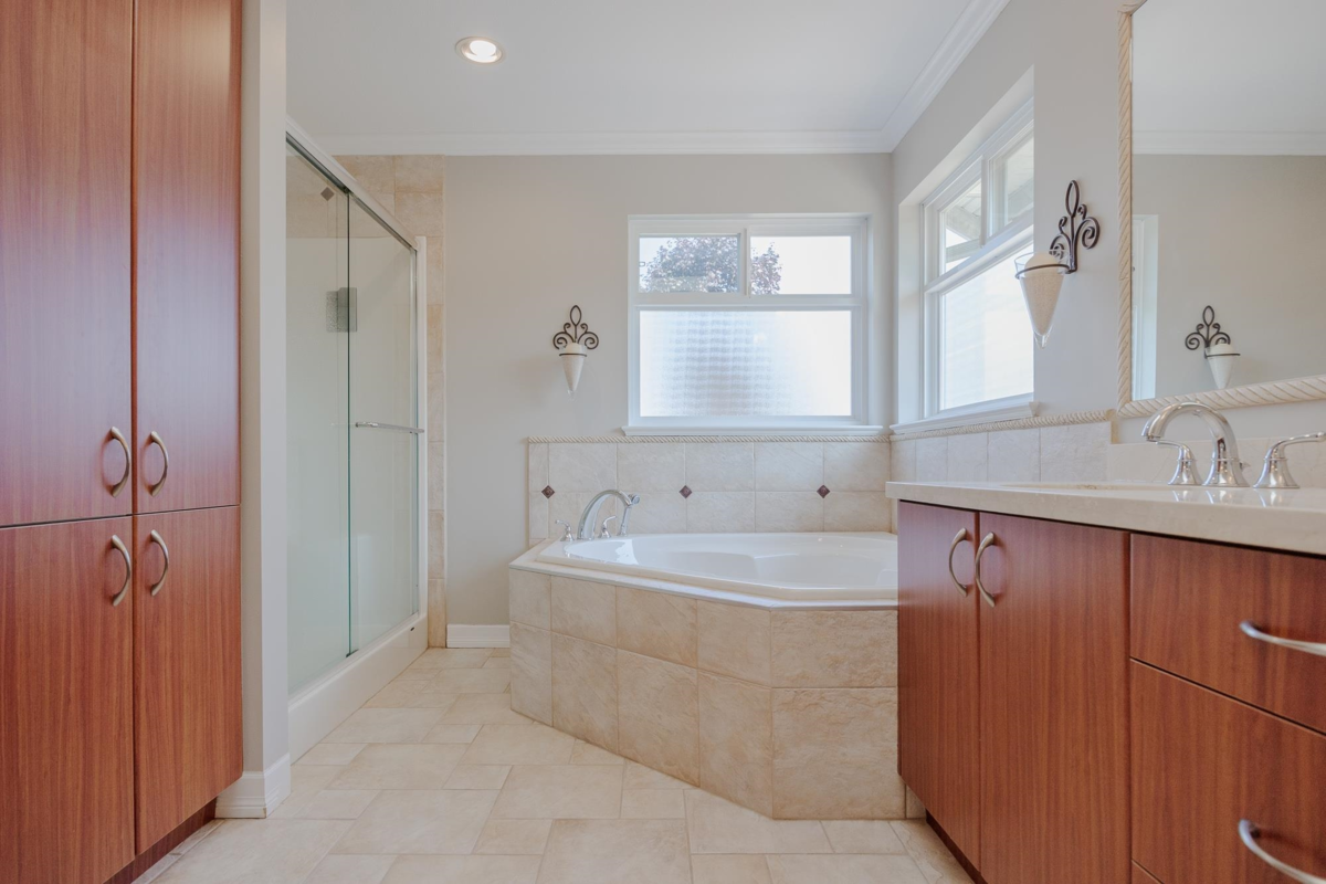 Entry Foyer Photo of 6648 181 Street, Surrey, BC