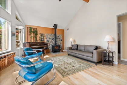 1372 Gower Point Road, Gibsons, BC, Gibsons — Single Family Residence for sale