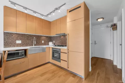 1002 565 Smithe Street, Vancouver, BC, Vancouver — Apartment/Condo for sale