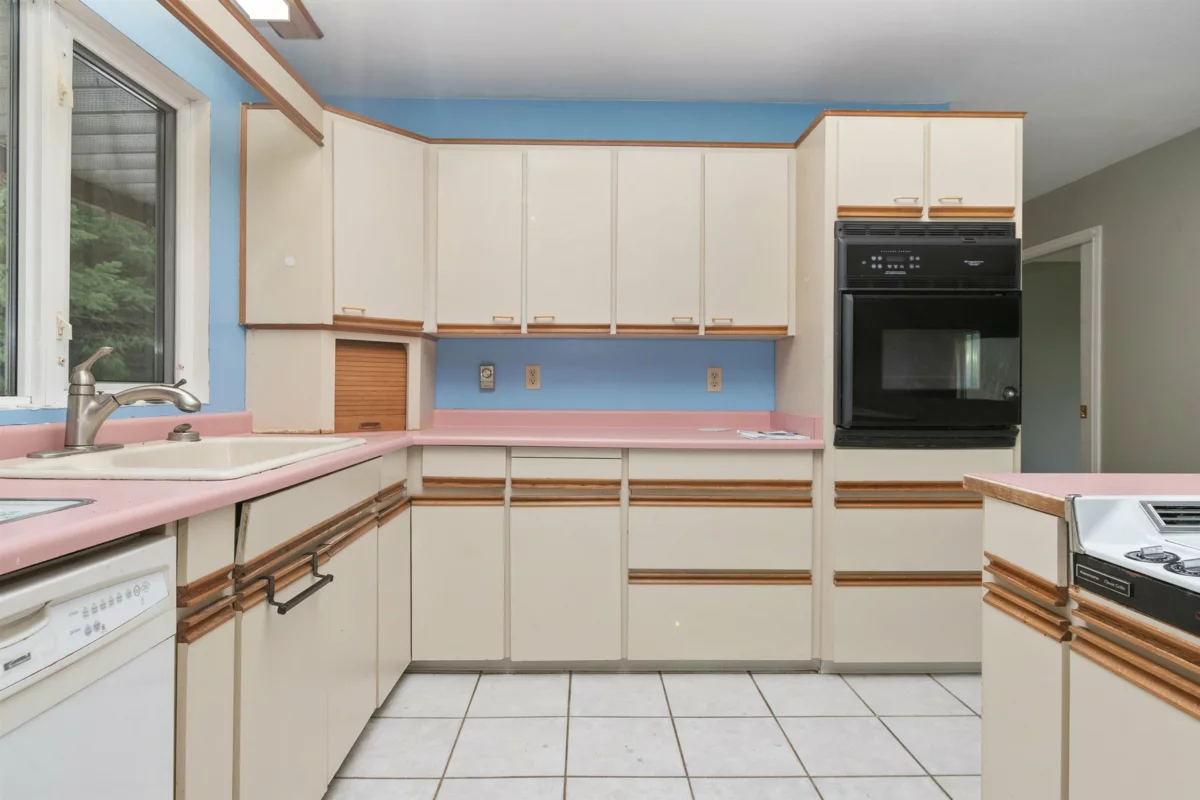 Kitchen Photo of 21703 Thacker Mtn Road, Hope, BC