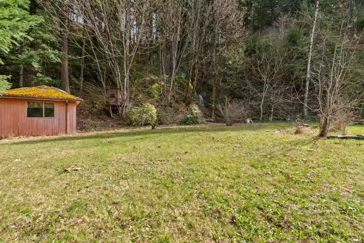 Outdoor Kitchen Photo of 21703 Thacker Mtn Road, Hope, BC