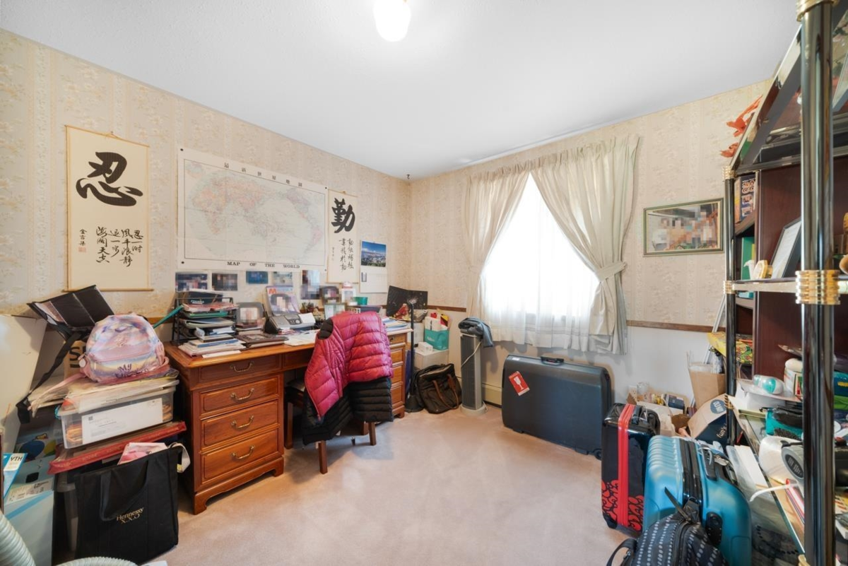 Breakfast Nook Photo of 8008 Woodhurst Drive, Burnaby, BC